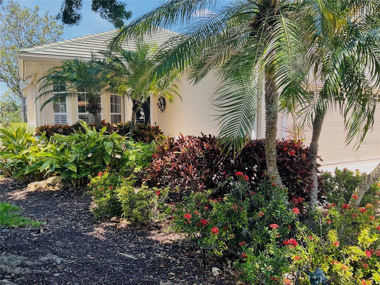 Property Photo: 334 Melrose Court FL 34292