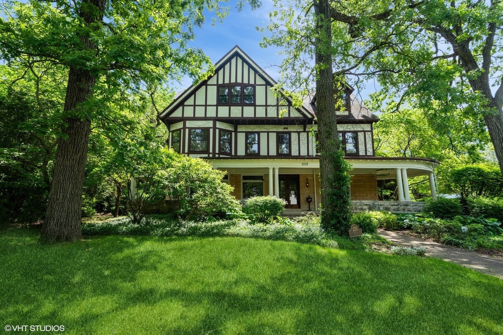 Property Photo:  220 Melrose Avenue  IL 60043 