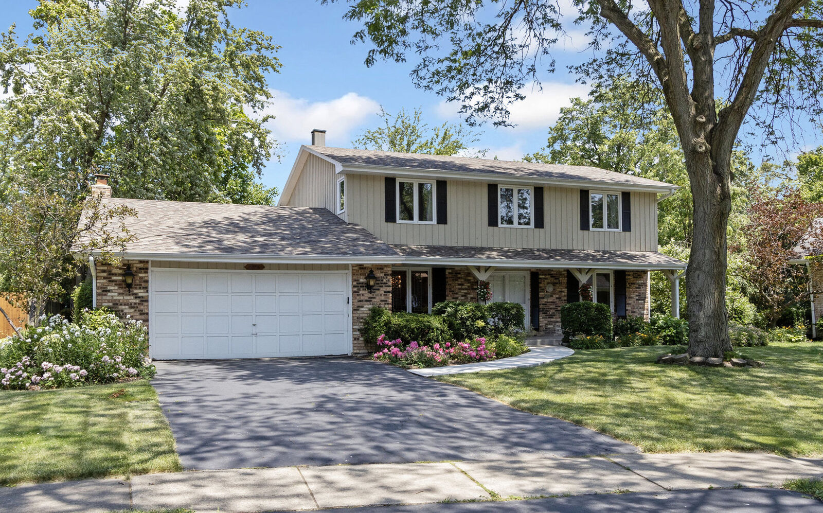 Property Photo: 2416 Patricia Lane IL 60430