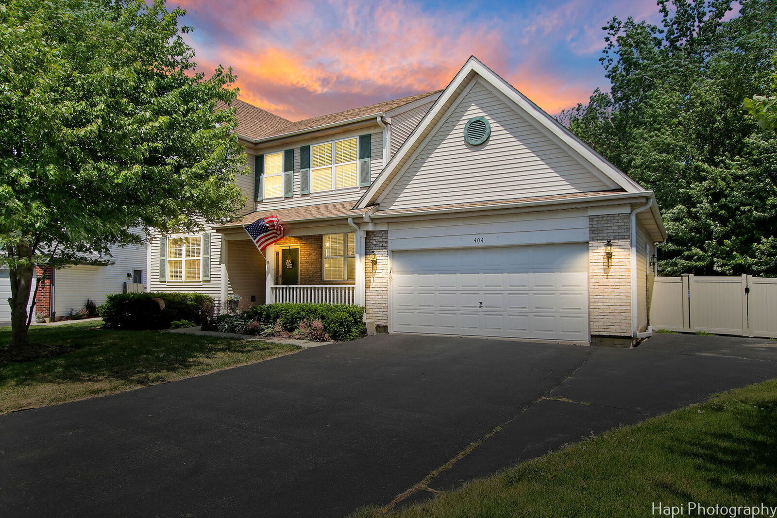 Property Photo:  404 Farmhill Court  IL 60046 