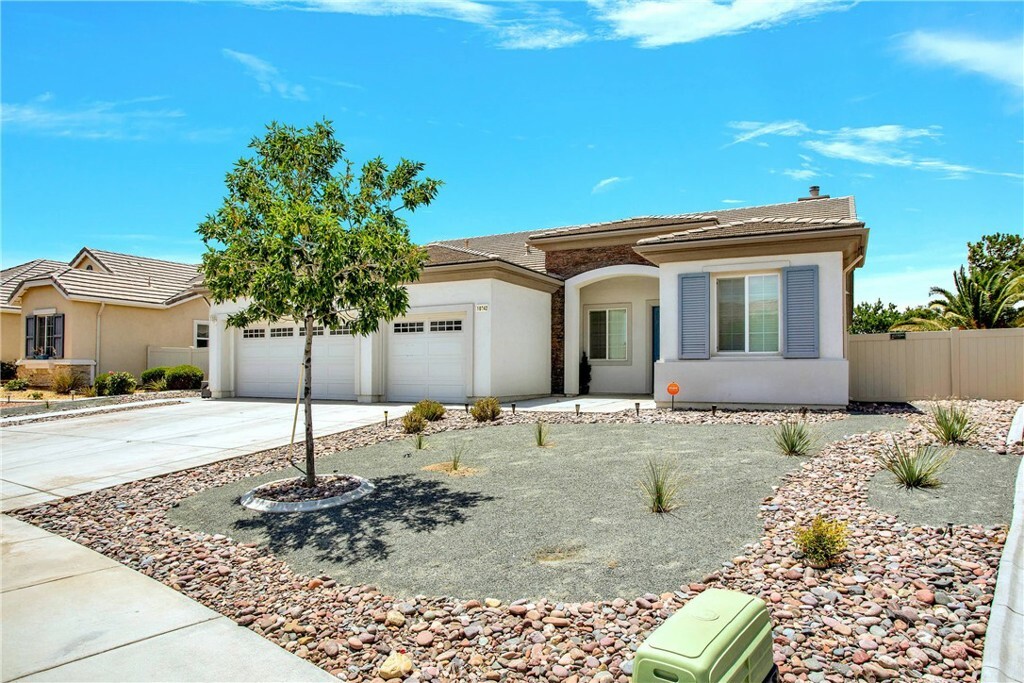 Property Photo:  10342 Cotoneaster Street  CA 92308 