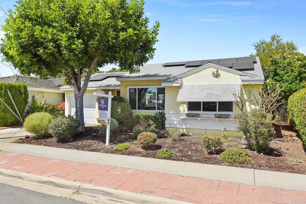 Property Photo: 6276 Loukelton Cir CA 92120
