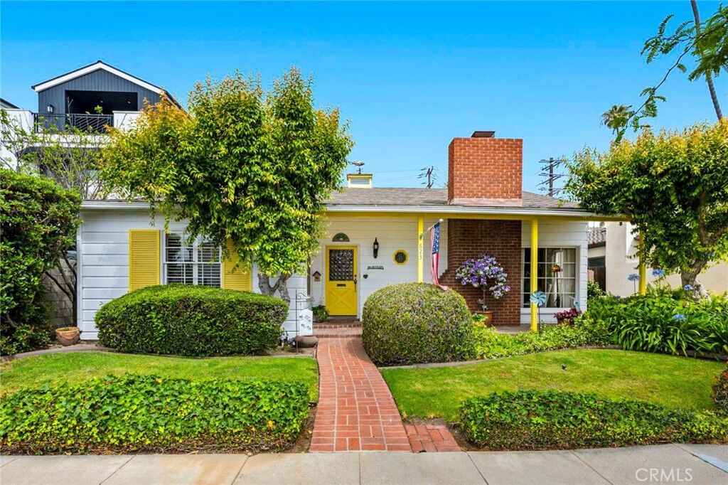 Property Photo:  623 7th Street  CA 92648 