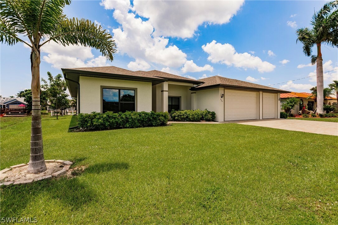 Property Photo:  924 SE 21st Avenue  FL 33990 