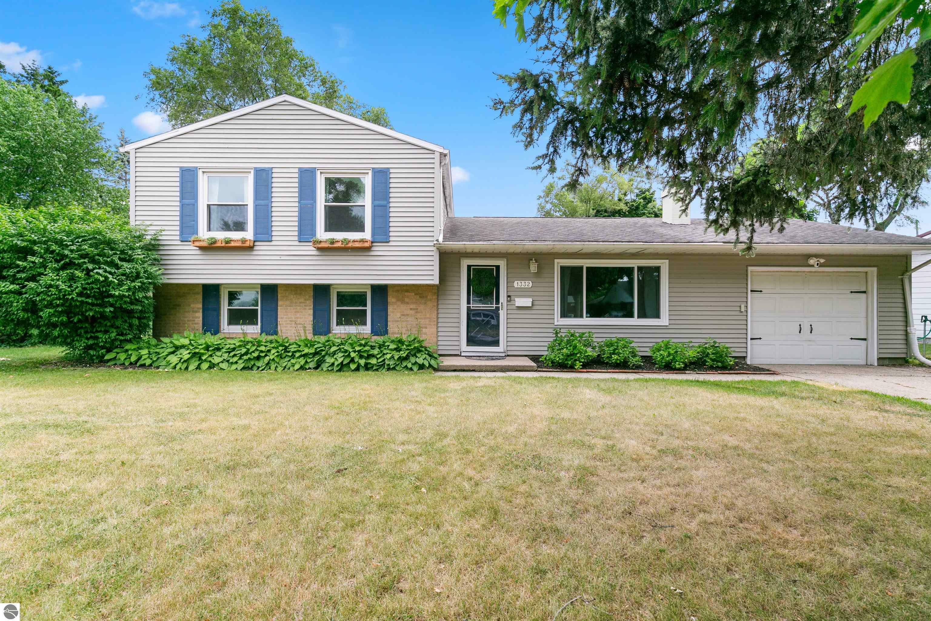 Property Photo:  1332 North Drive  MI 48858 