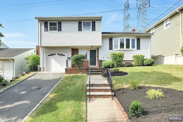 Property Photo:  9 Carrie Court  NJ 07110 