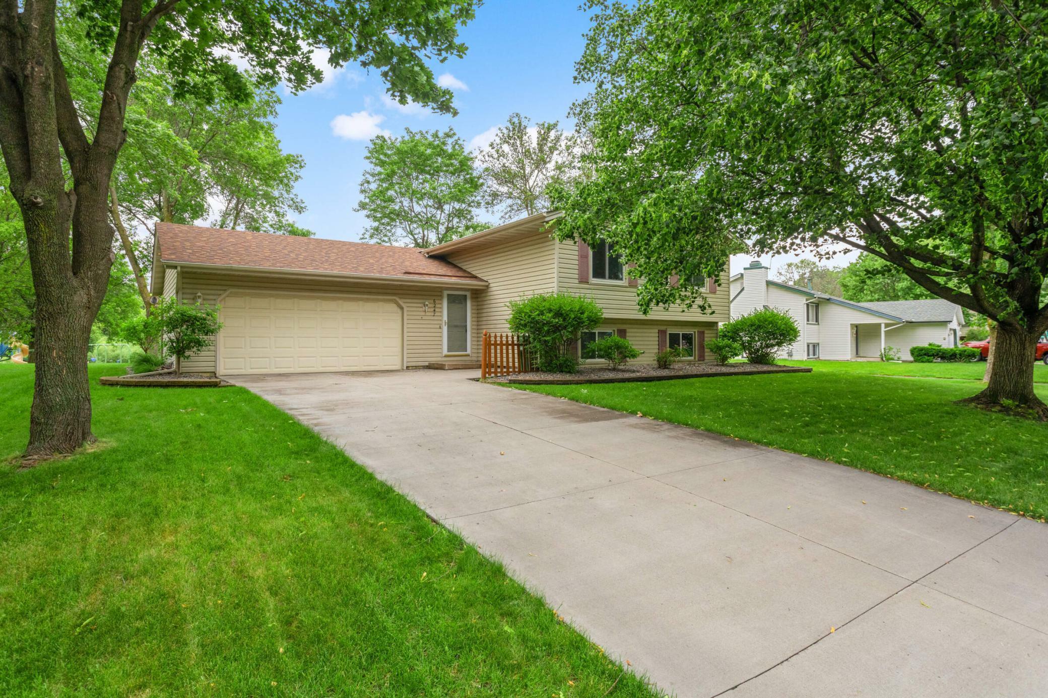 6247 Cavell Avenue N  Brooklyn Park MN 55428 photo