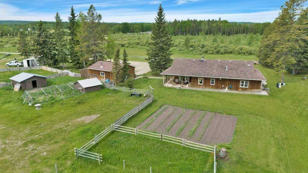 Photo de la propriété:  84054+84072 38-5 Township Road  AB T4T 2A2 