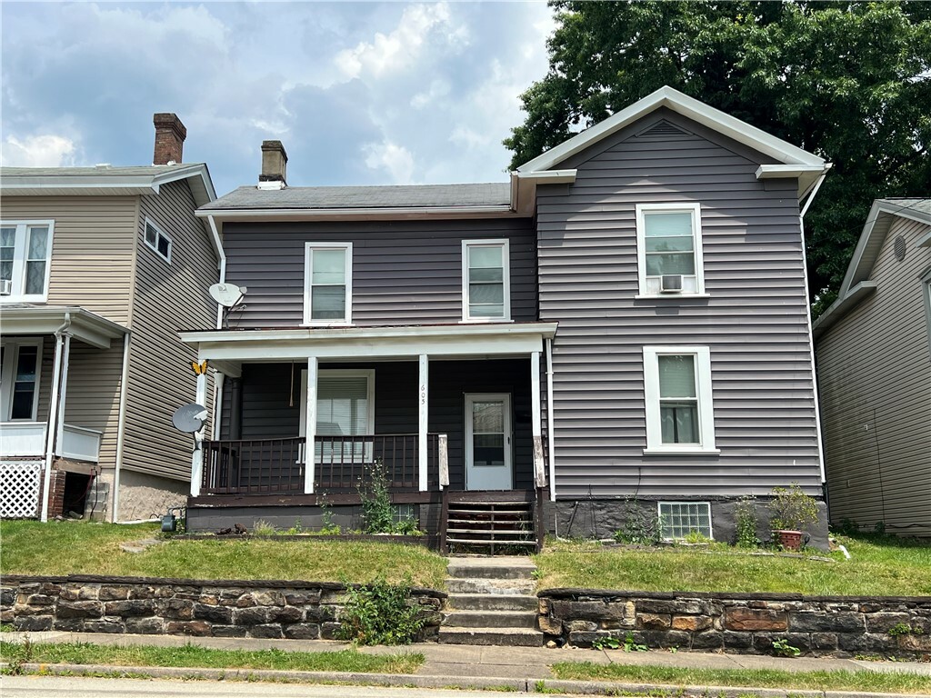 Property Photo:  605 Walnut St  PA 15642 