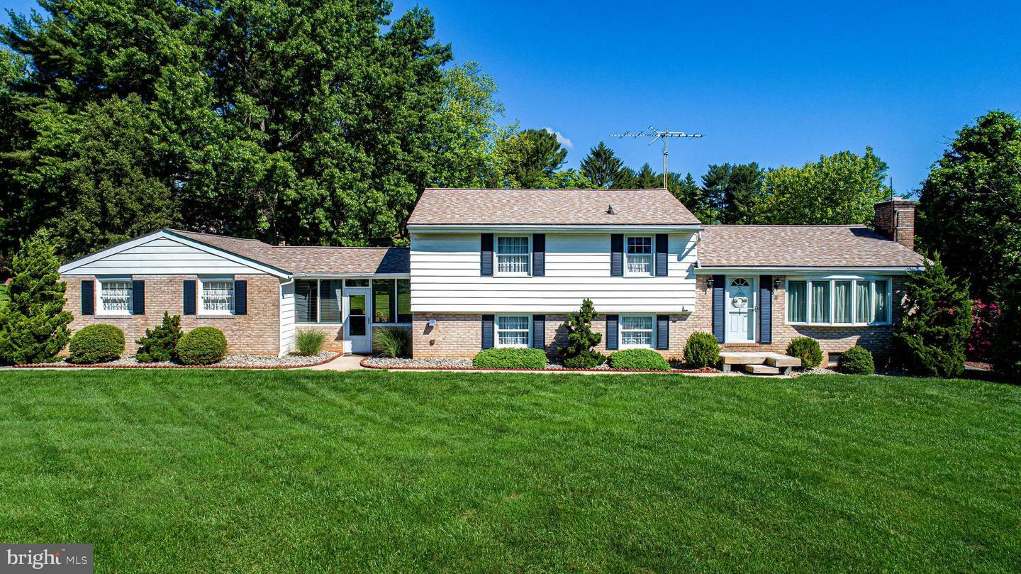 Property Photo:  2402 Bluefield Circle  MD 21085 