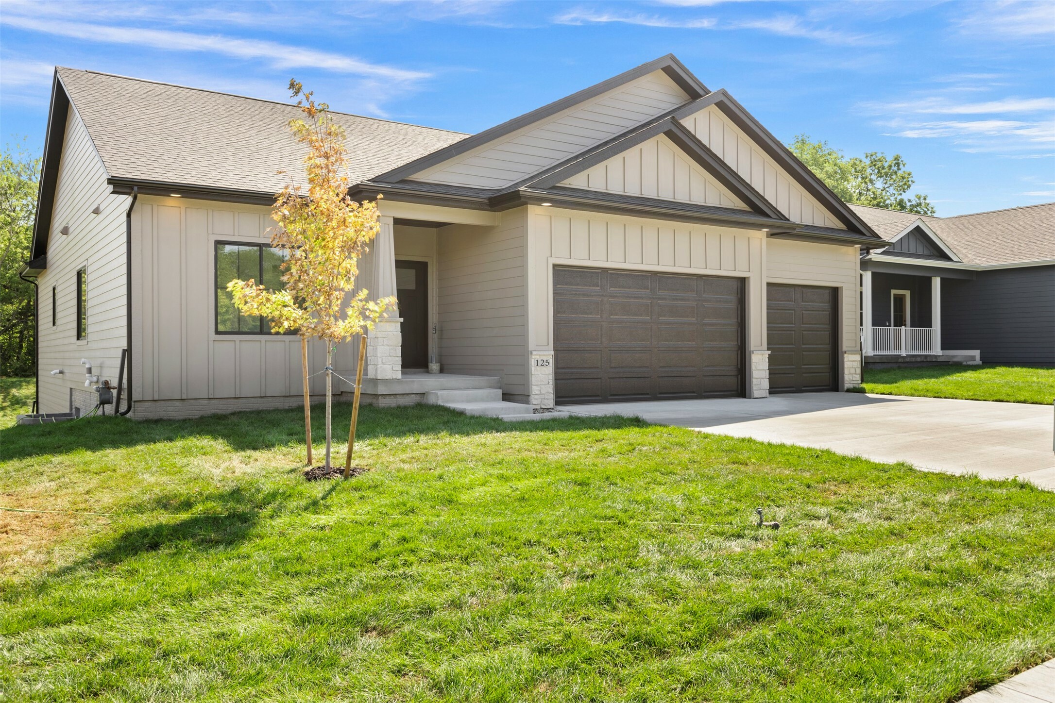 Property Photo:  125 8th Avenue NE  IA 50009 