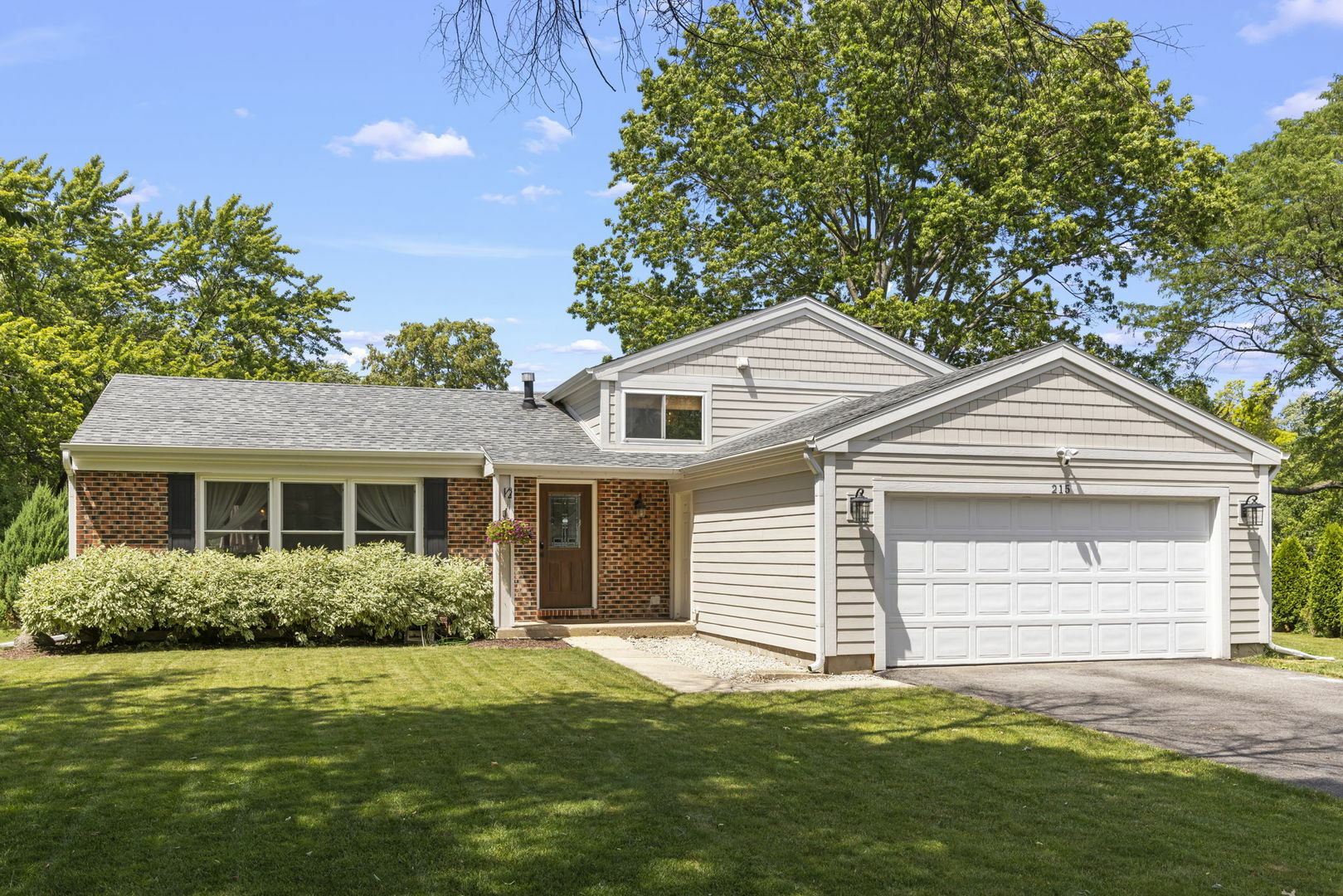 Property Photo:  215 Longridge Court  IL 60565 