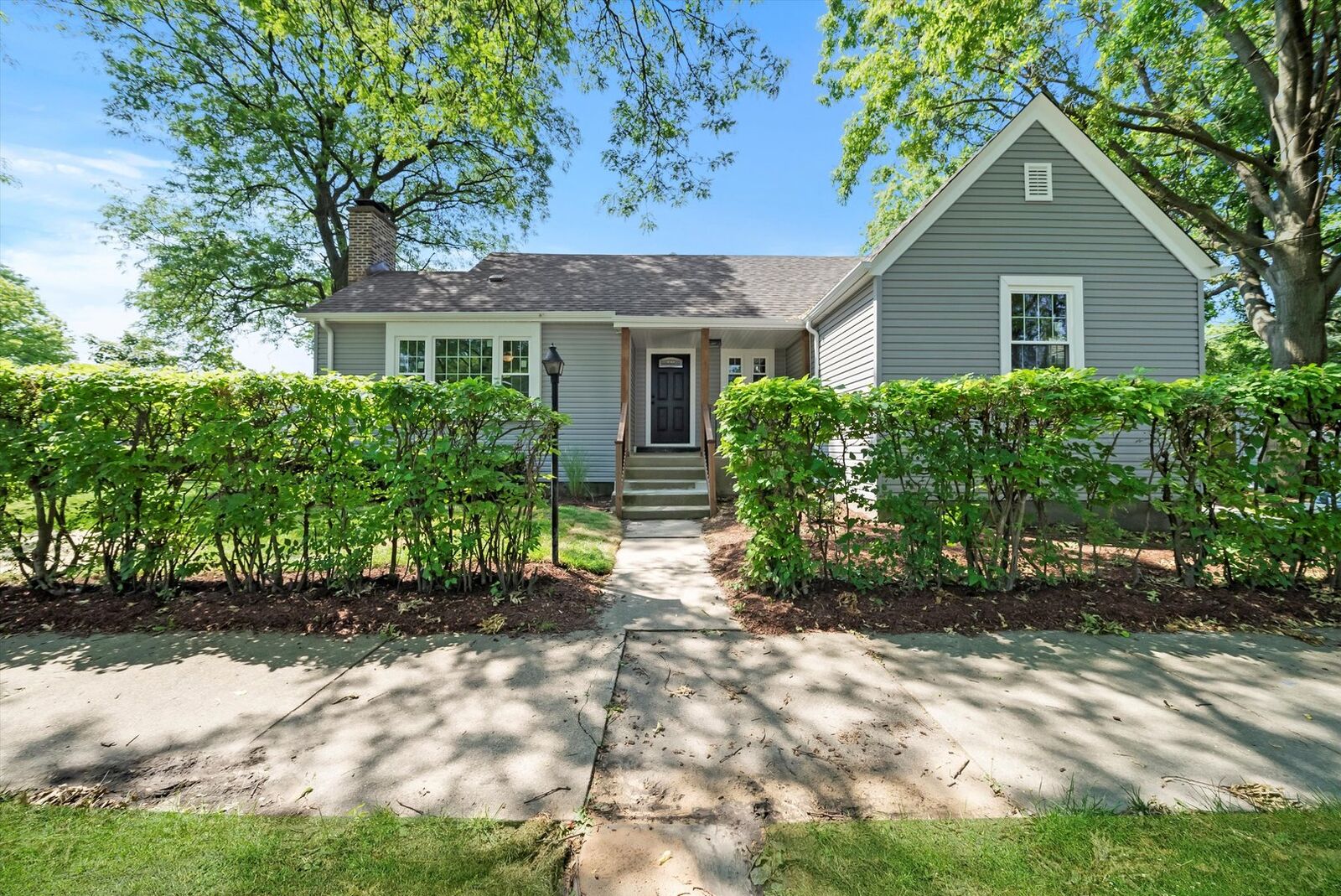 Property Photo:  740 Homestead Road  IL 60526 