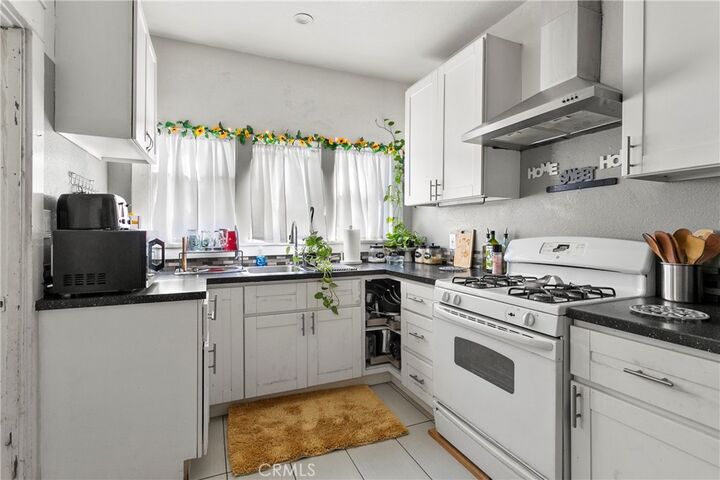 Property Photo:  1044 Cedar Avenue  CA 90813