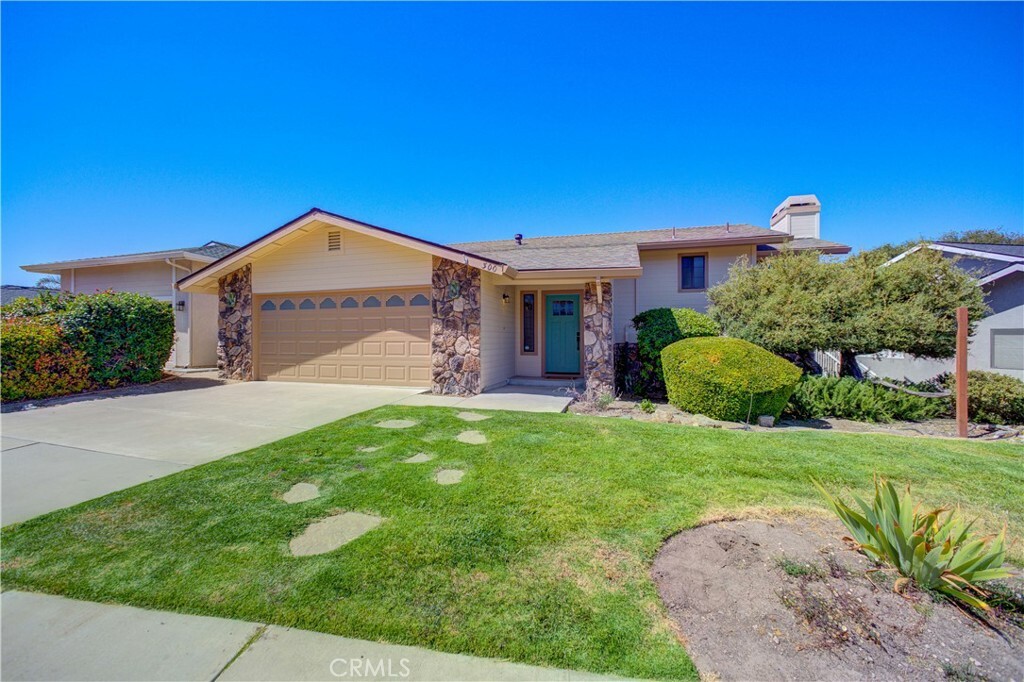 Property Photo:  300 Valley View Drive  CA 93449 