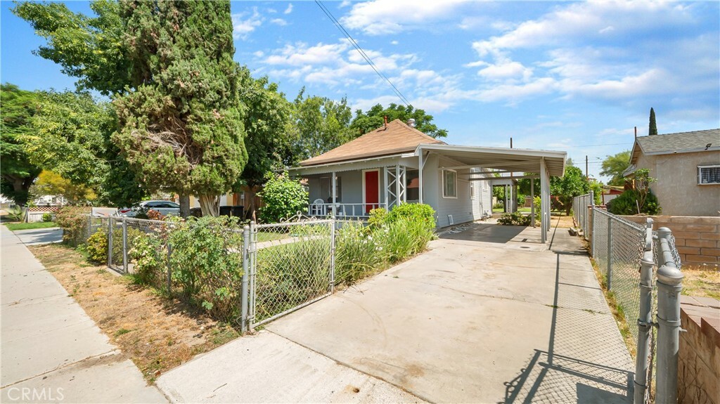 Property Photo:  337 E O Street  CA 92324 