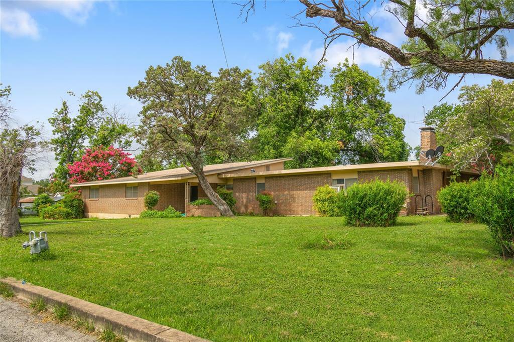 Property Photo:  705 N Lane Street  TX 76442 