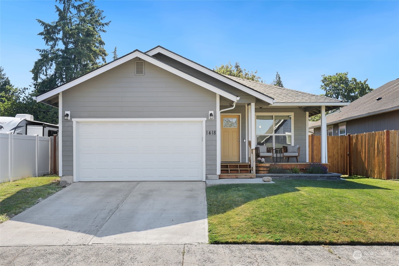 Property Photo:  1418 Windsor Avenue  WA 98531 