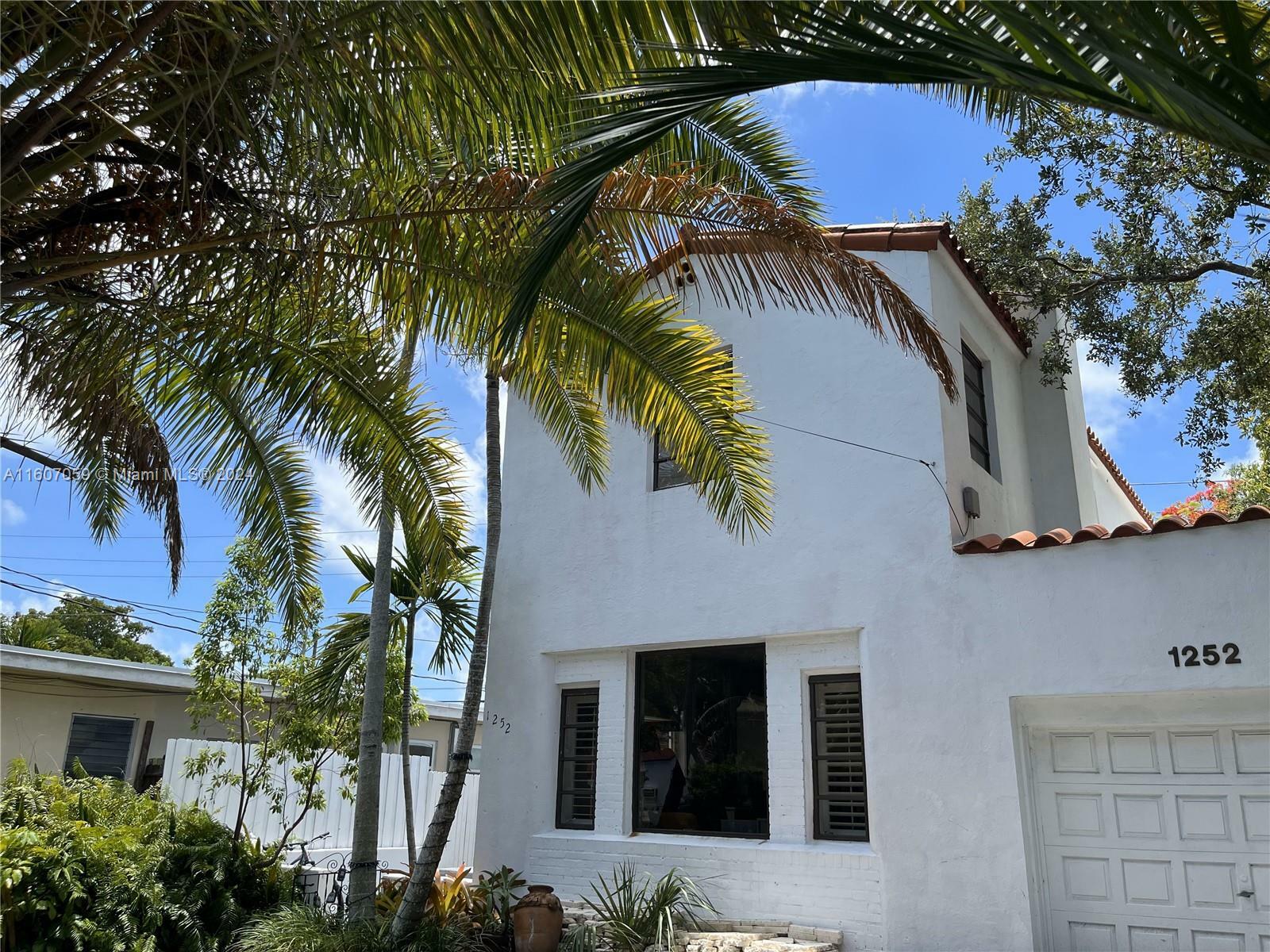 Property Photo:  1252 SW 23rd St  FL 33145 