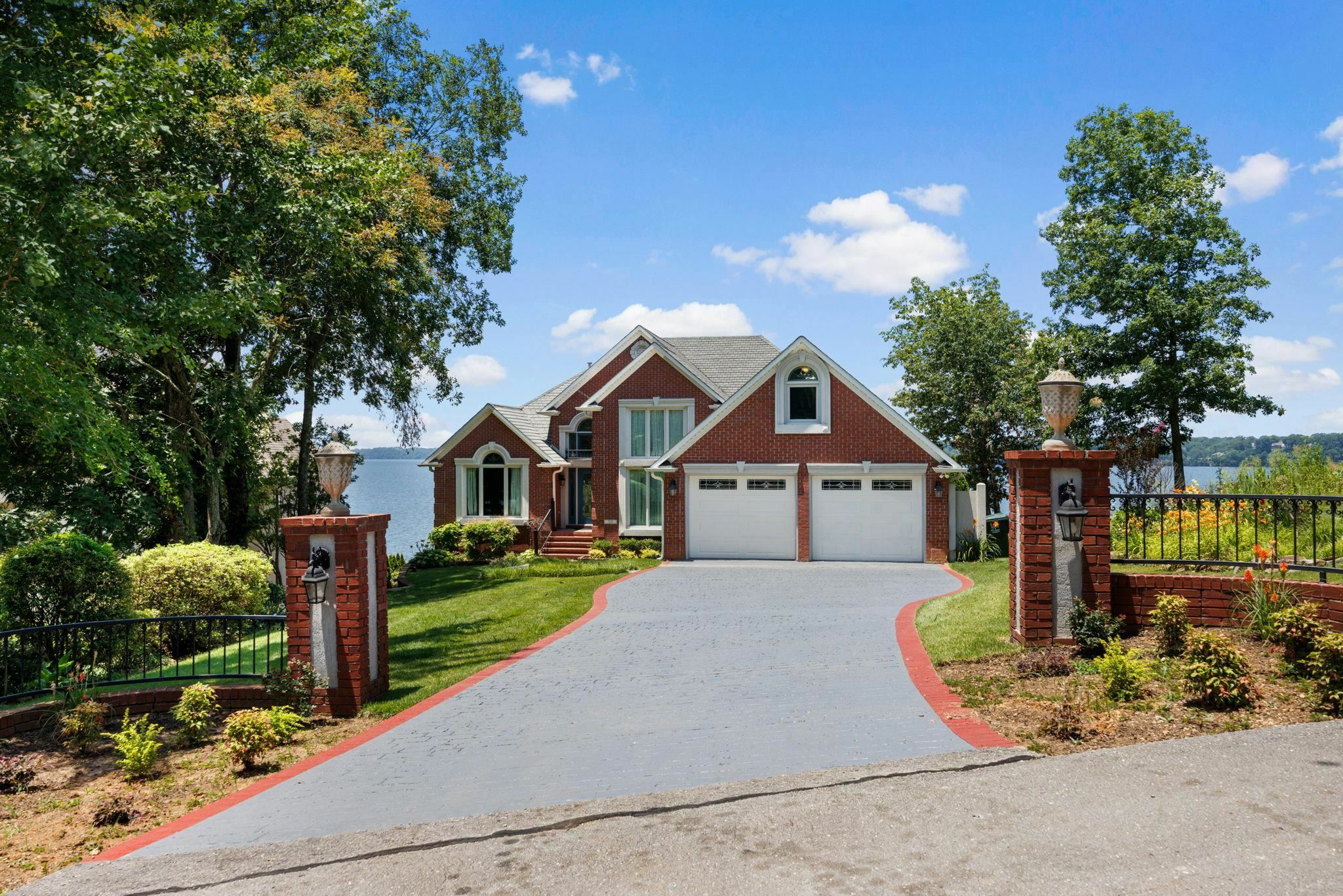 521 Wilson Lake Dr  Muscle Shoals AL 35661 - MUSCLE S photo