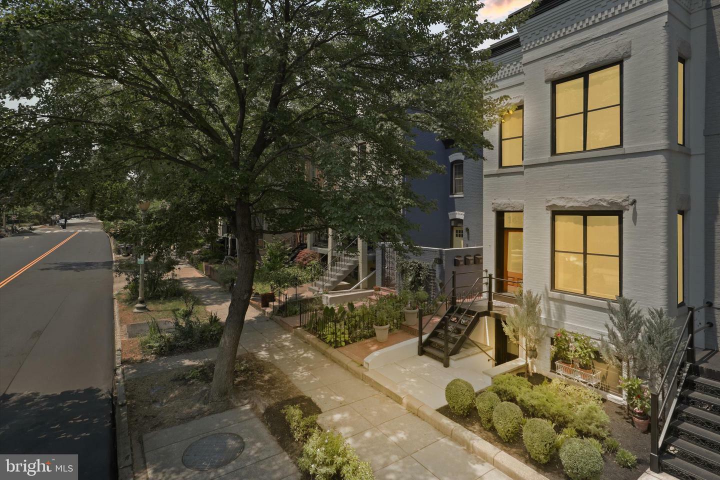 Property Photo:  1432 G Street SE  DC 20003 