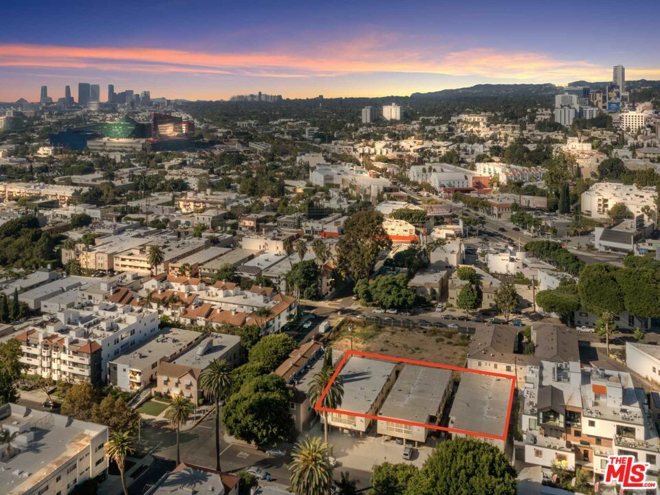 Property Photo: 1005 N Croft Ave CA 90069