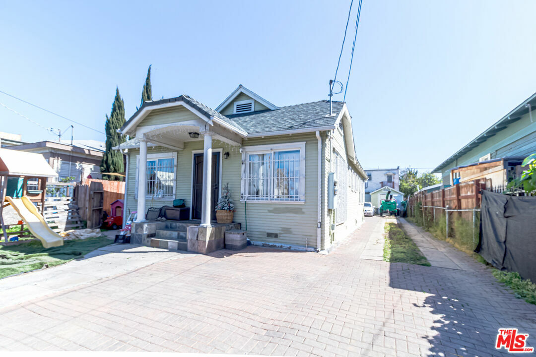 Property Photo:  1126  S Mariposa Ave 1128  CA 90006 