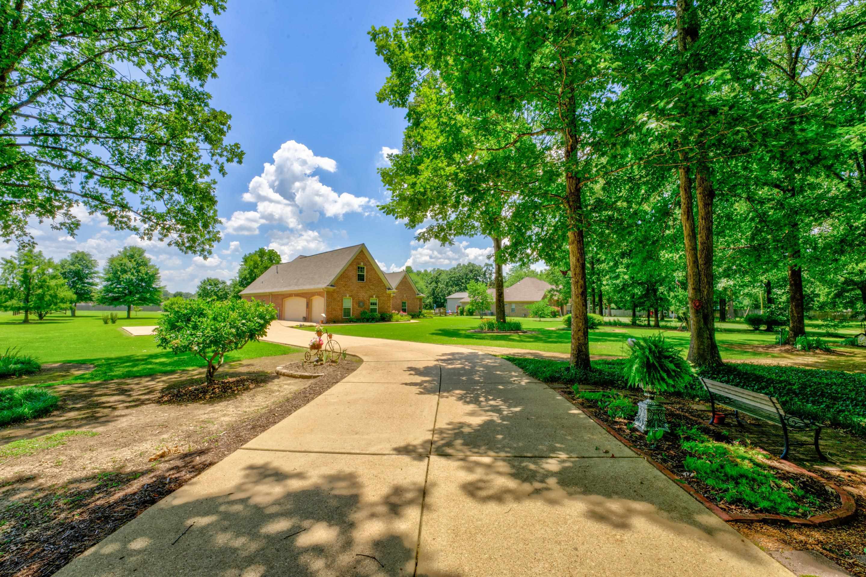 Property Photo: 290 Sellers Dr TN 38060