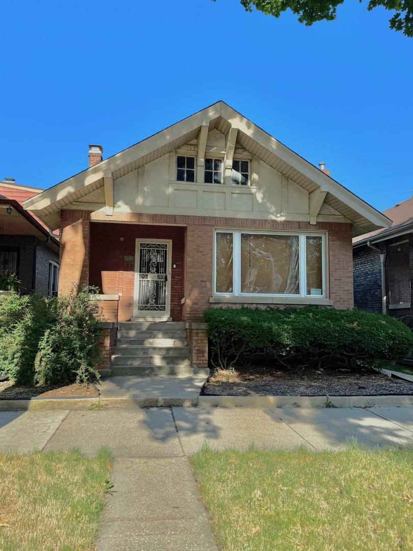 Property Photo:  7645 S Cornell Avenue  IL 60649 