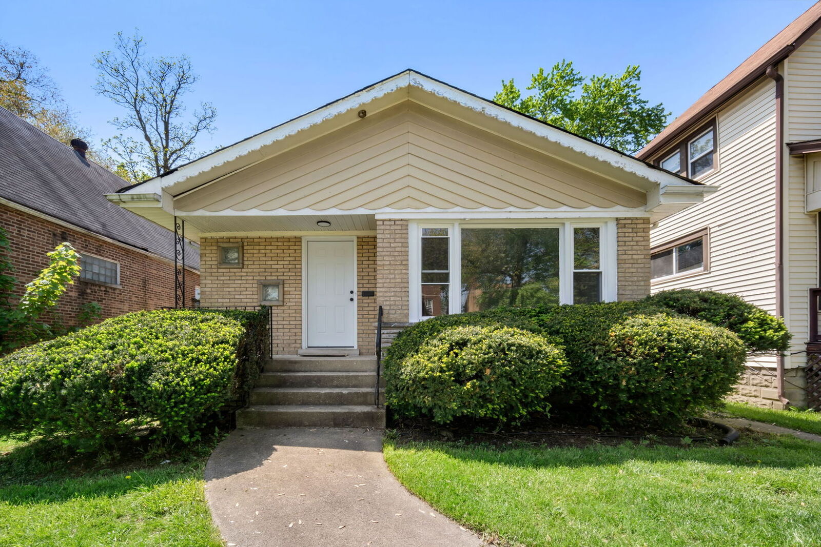 Property Photo: 15604 Myrtle Avenue IL 60426