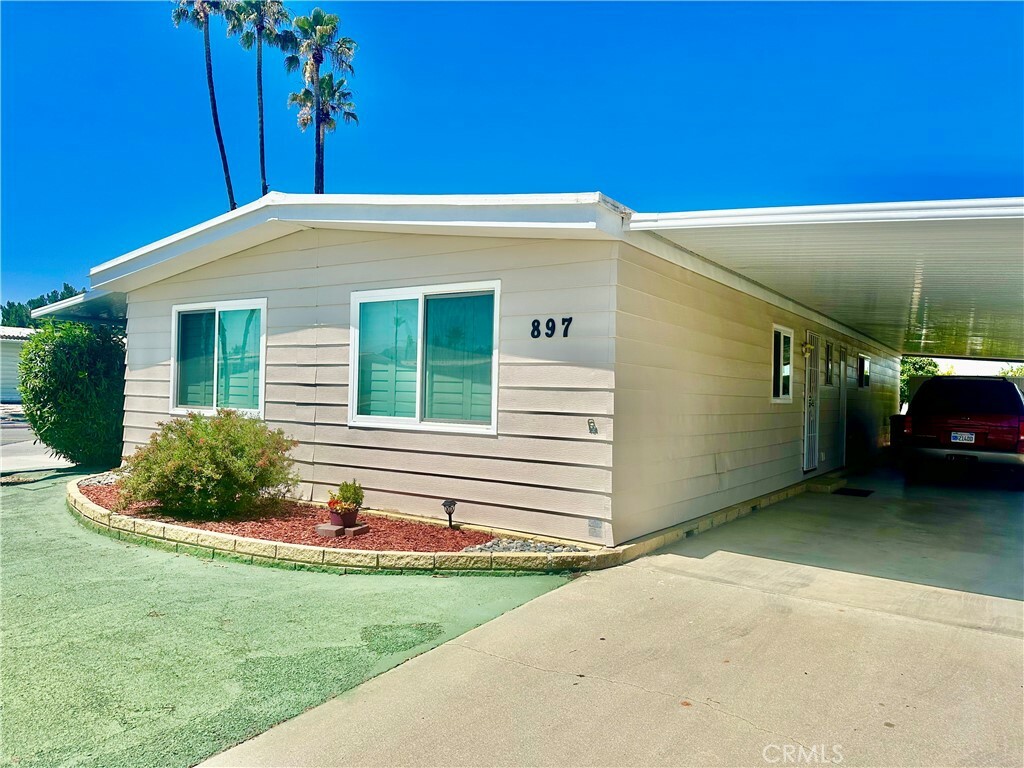 Property Photo:  897 S Lyon Avenue  CA 92543 