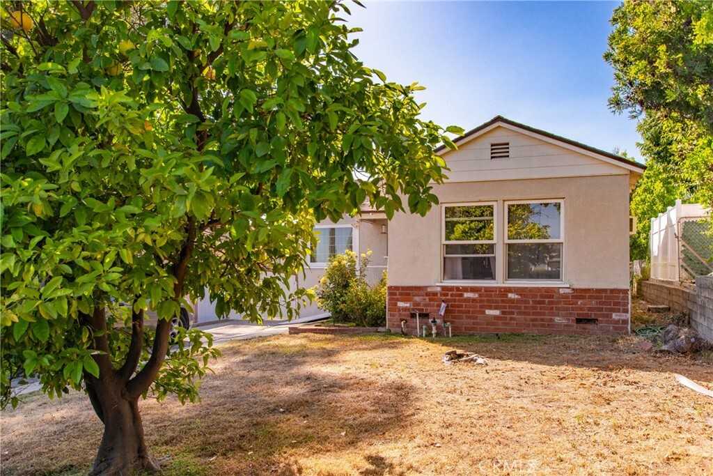 Property Photo:  13257 Dyer Street  CA 91342 