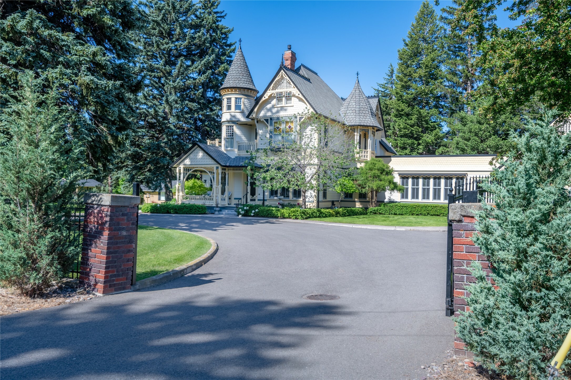 Property Photo: 2215 Raymond Avenue MT 59802