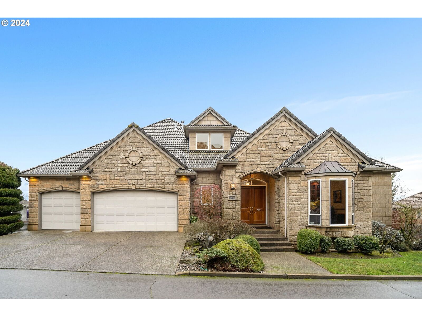 Property Photo:  3901 NW Lewis Ln  OR 97229 