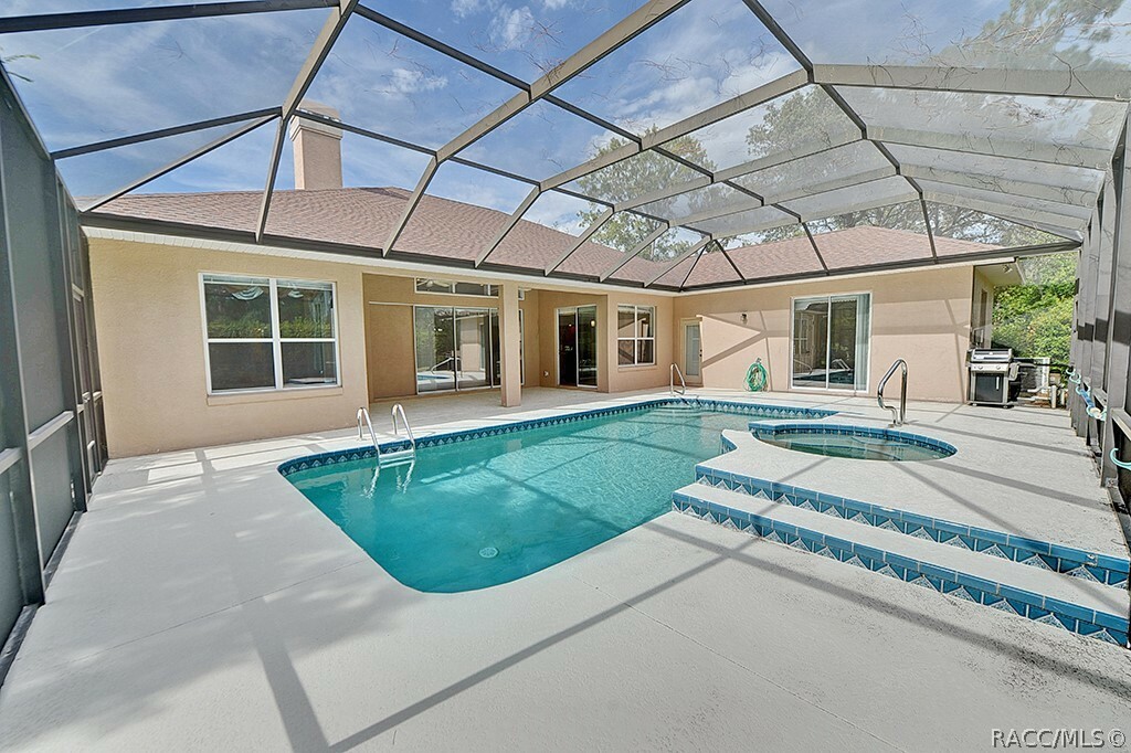 Property Photo:  634 E Keller Court  FL 34442 