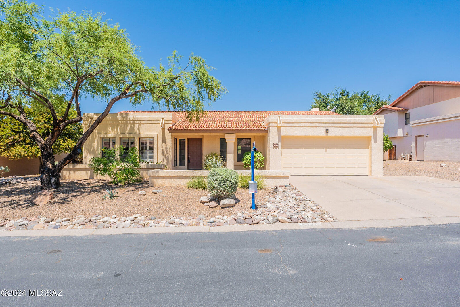 Property Photo:  5734 N Via Umbrosa  AZ 85750 