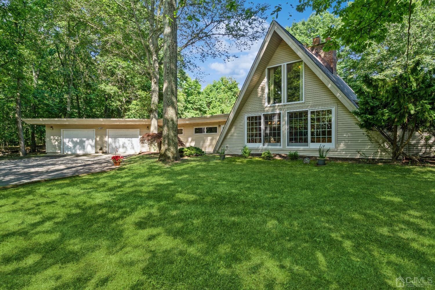 Property Photo:  6 Pinter Lane  NJ 08852 