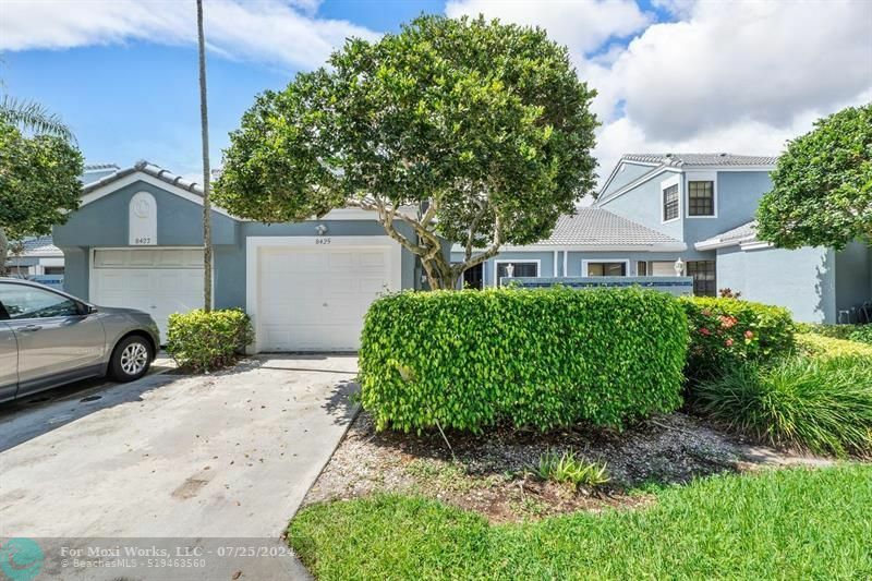 Property Photo:  8425 Waterford Cir  FL 33321 