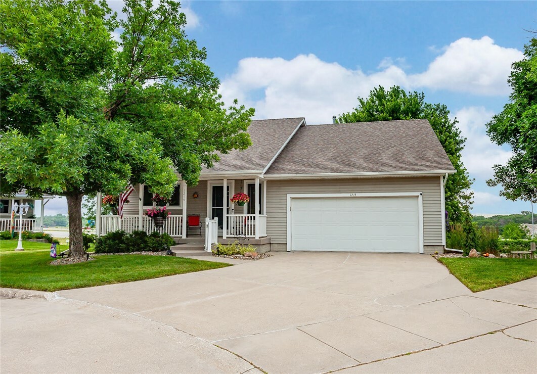 Property Photo:  1214 SE Mallard Creek Drive  IA 50021 