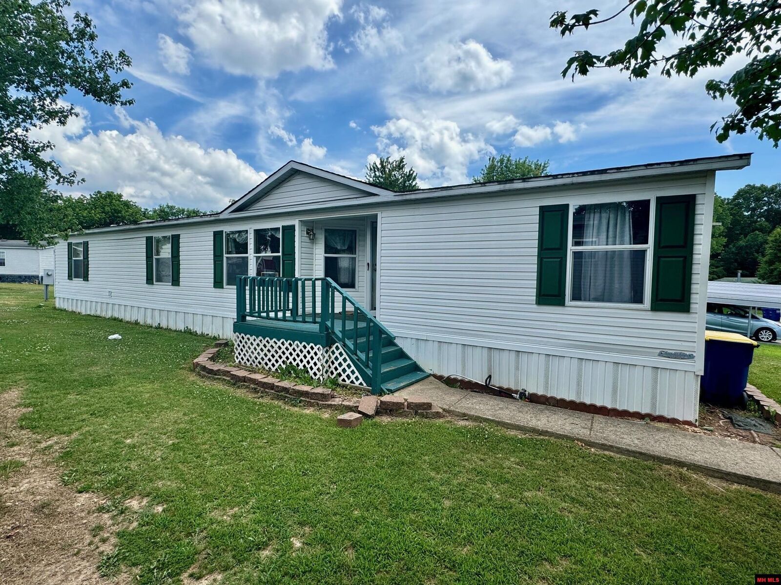 Property Photo: 1211 Glenbriar Court AR 72653