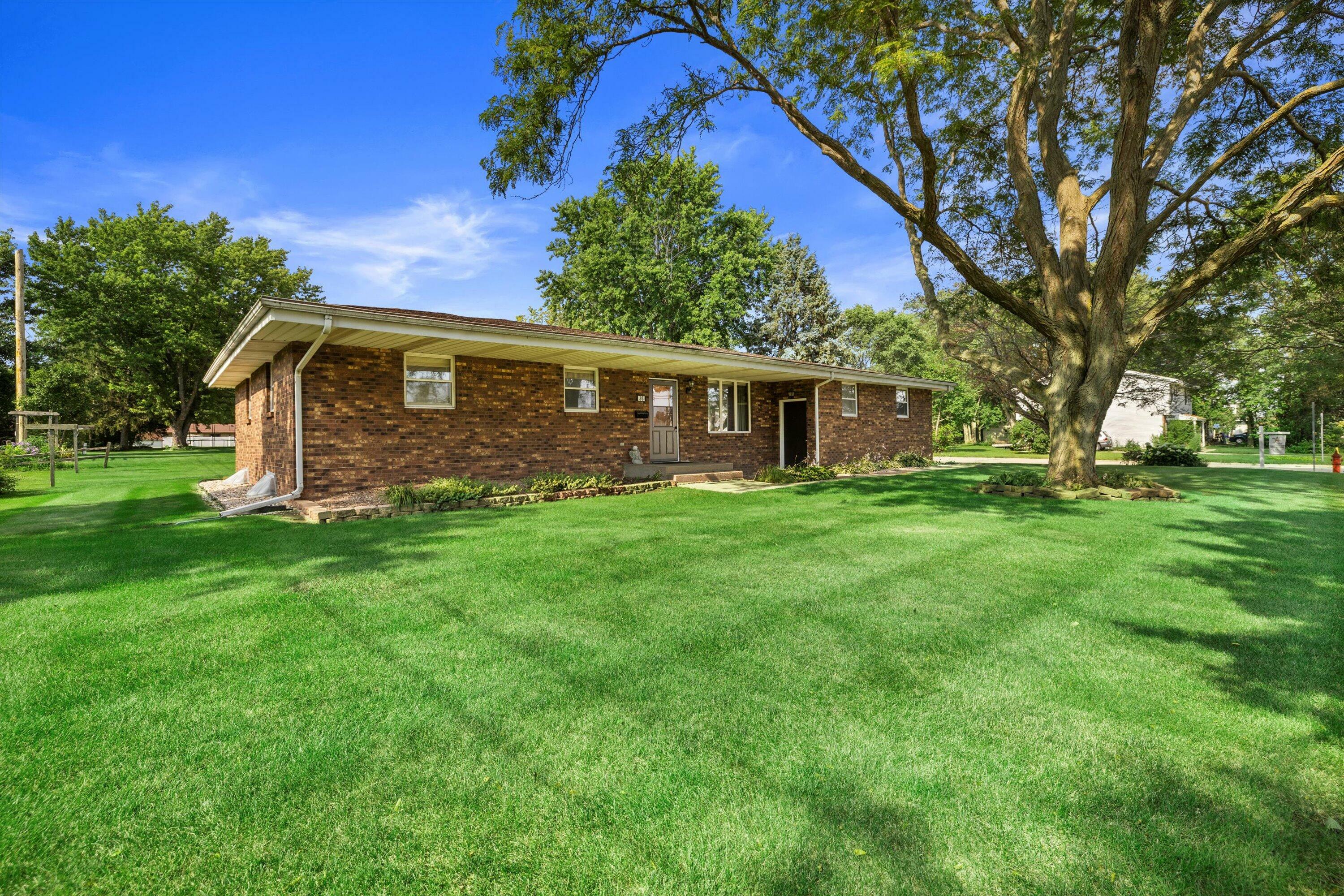 Property Photo: 402 W Centralia St WI 53121