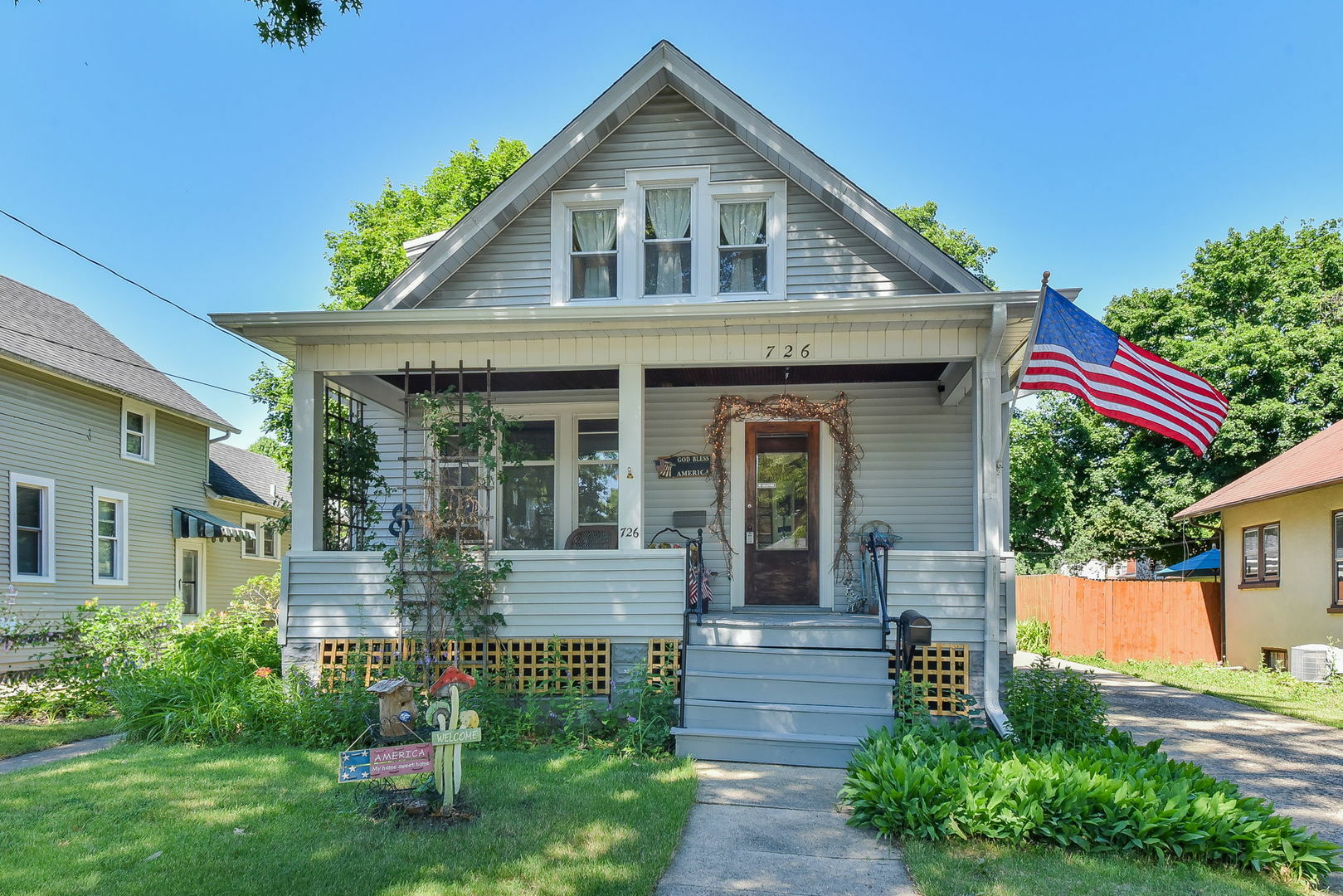 Property Photo:  726 Wilder Street  IL 60506 