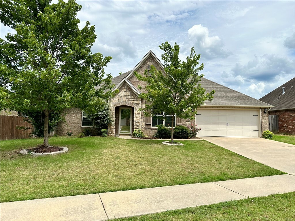 Property Photo:  2554 N Trafalger Drive  AR 72704 