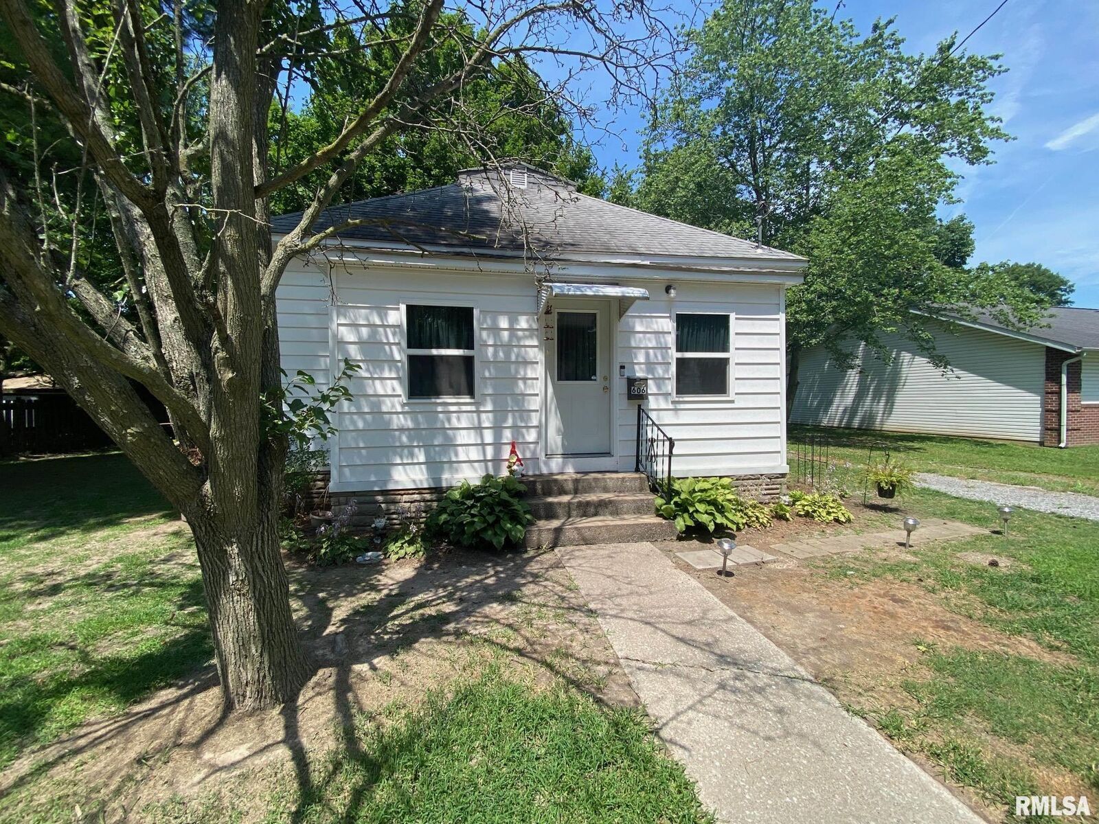 Property Photo:  606 N McLaren Street  IL 62959 