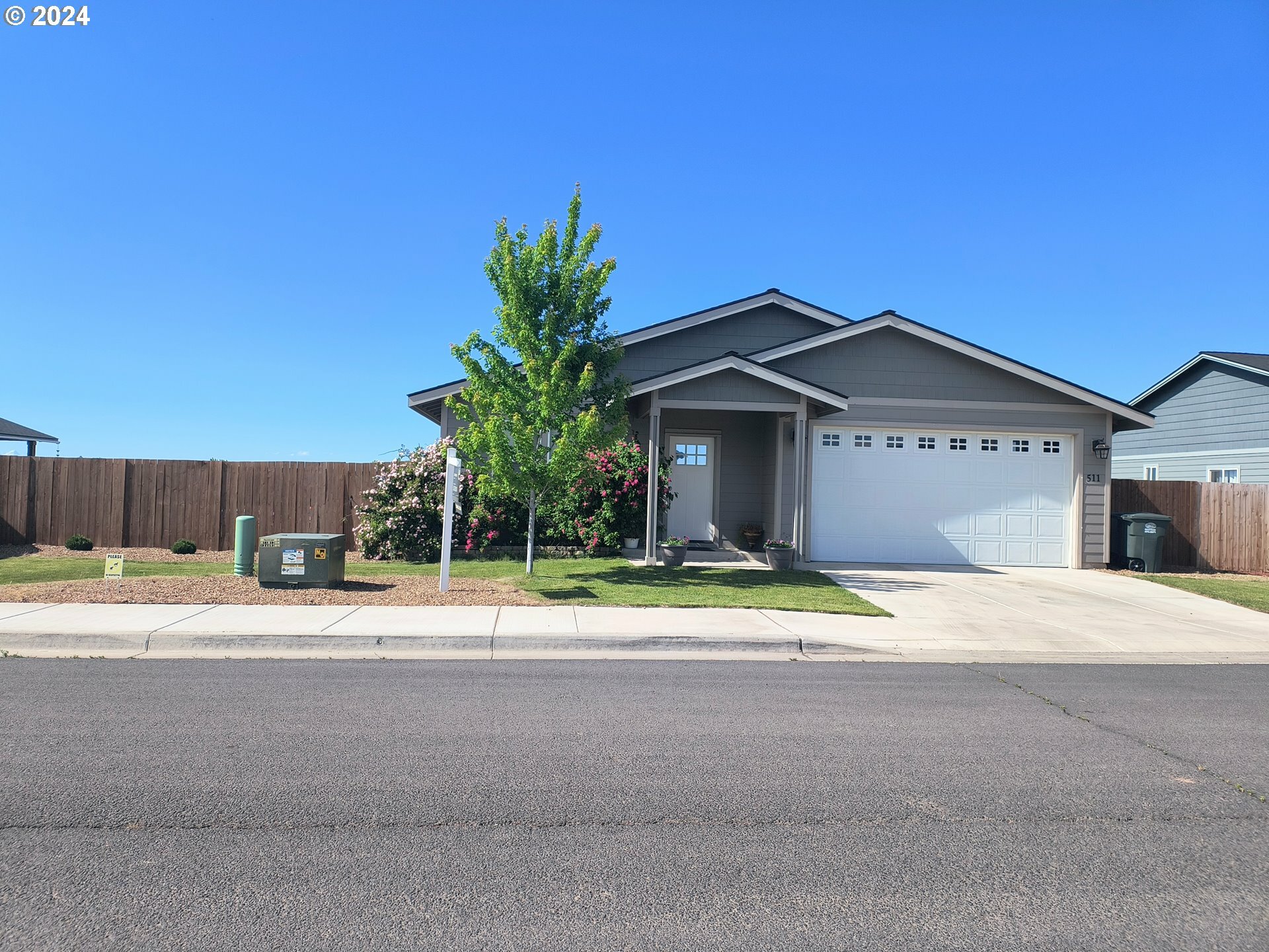 Property Photo:  511 SE Leisek Way  OR 97741 