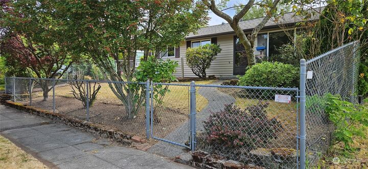 3717 N Mullen Street  Tacoma WA 98407 photo