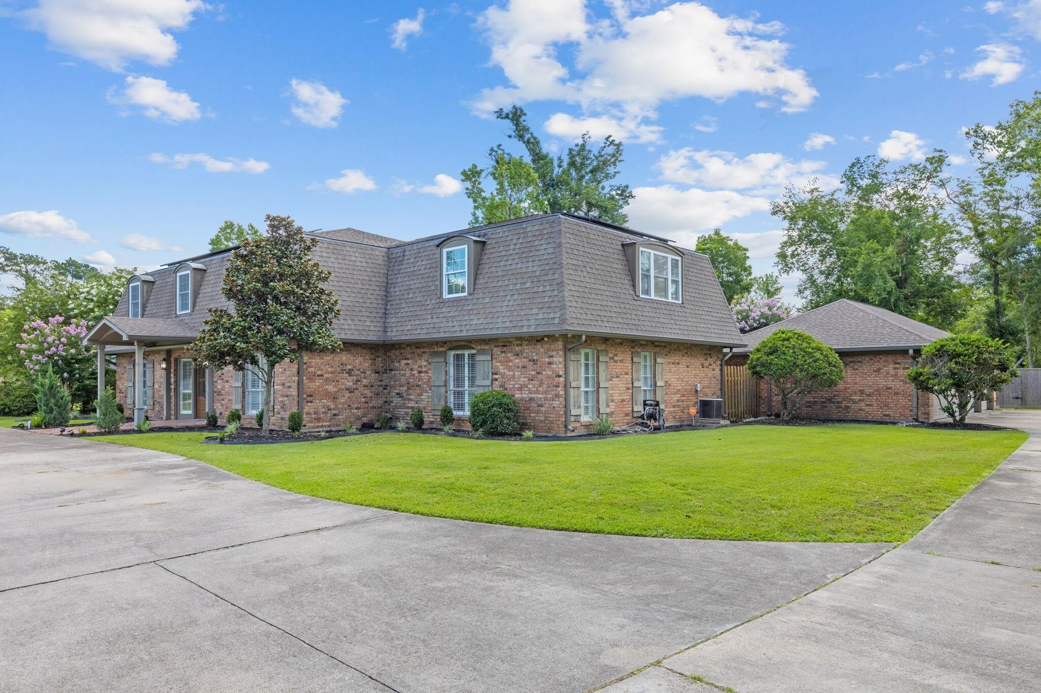 Property Photo: 2719 Holcomb TX 77632