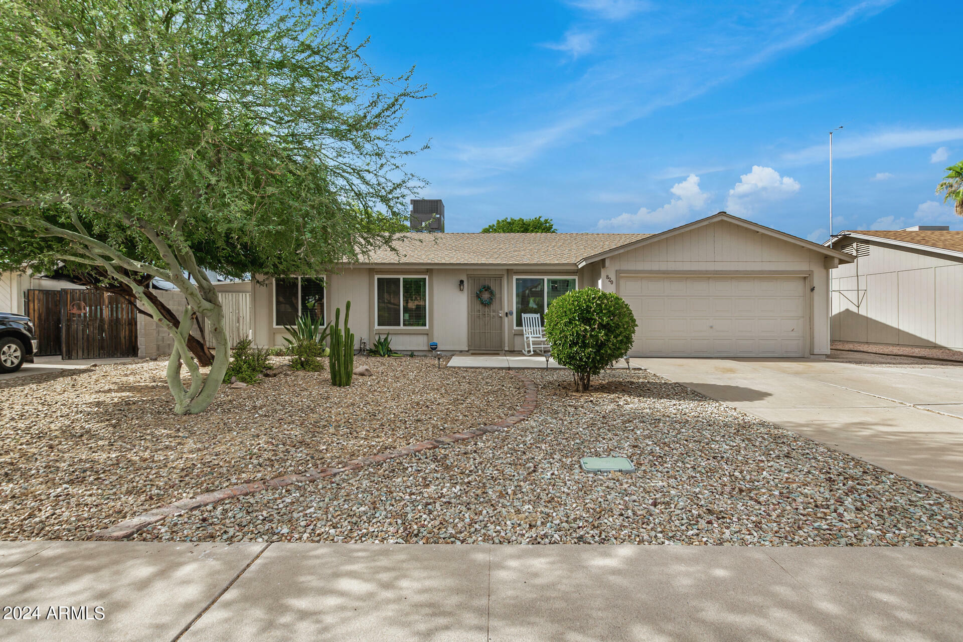 Property Photo:  820 W Hononegh Drive  AZ 85027 