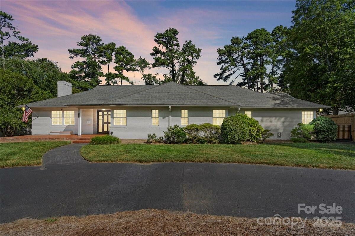 Property Photo:  1626 S Wendover Road  NC 28211 