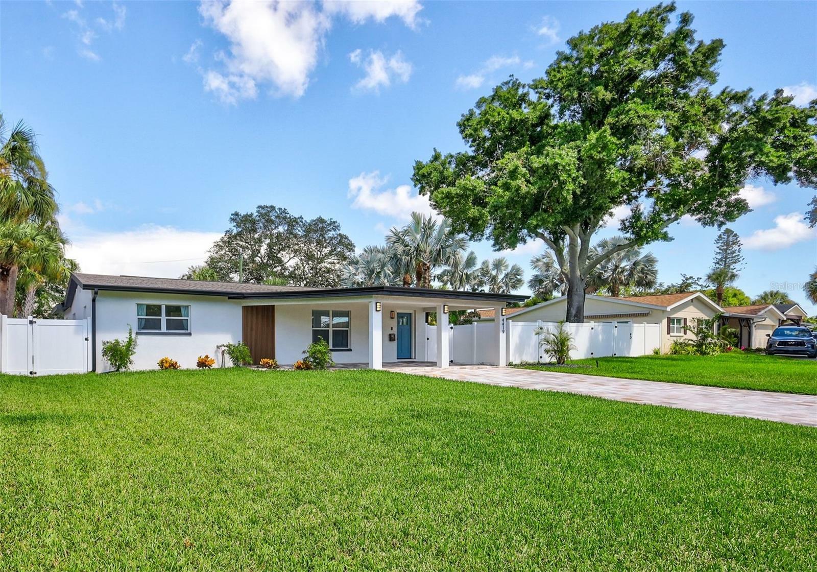 Property Photo:  4419 Huntington Street NE  FL 33703 